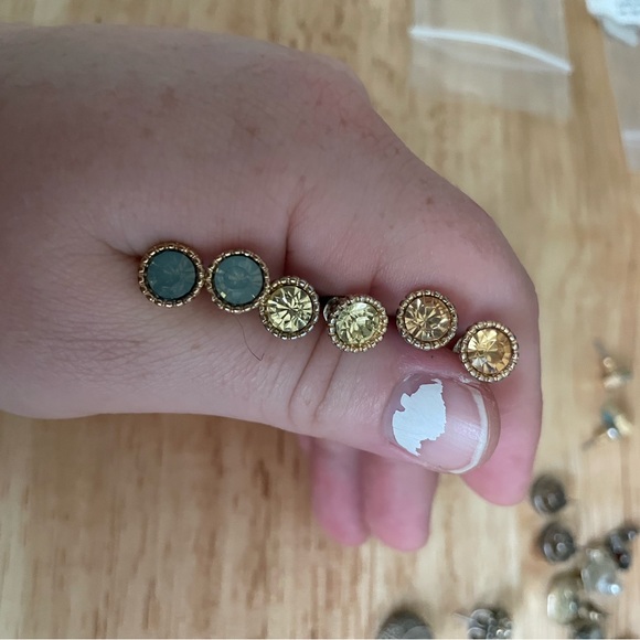 23 pairs of earrings - Picture 14 of 15